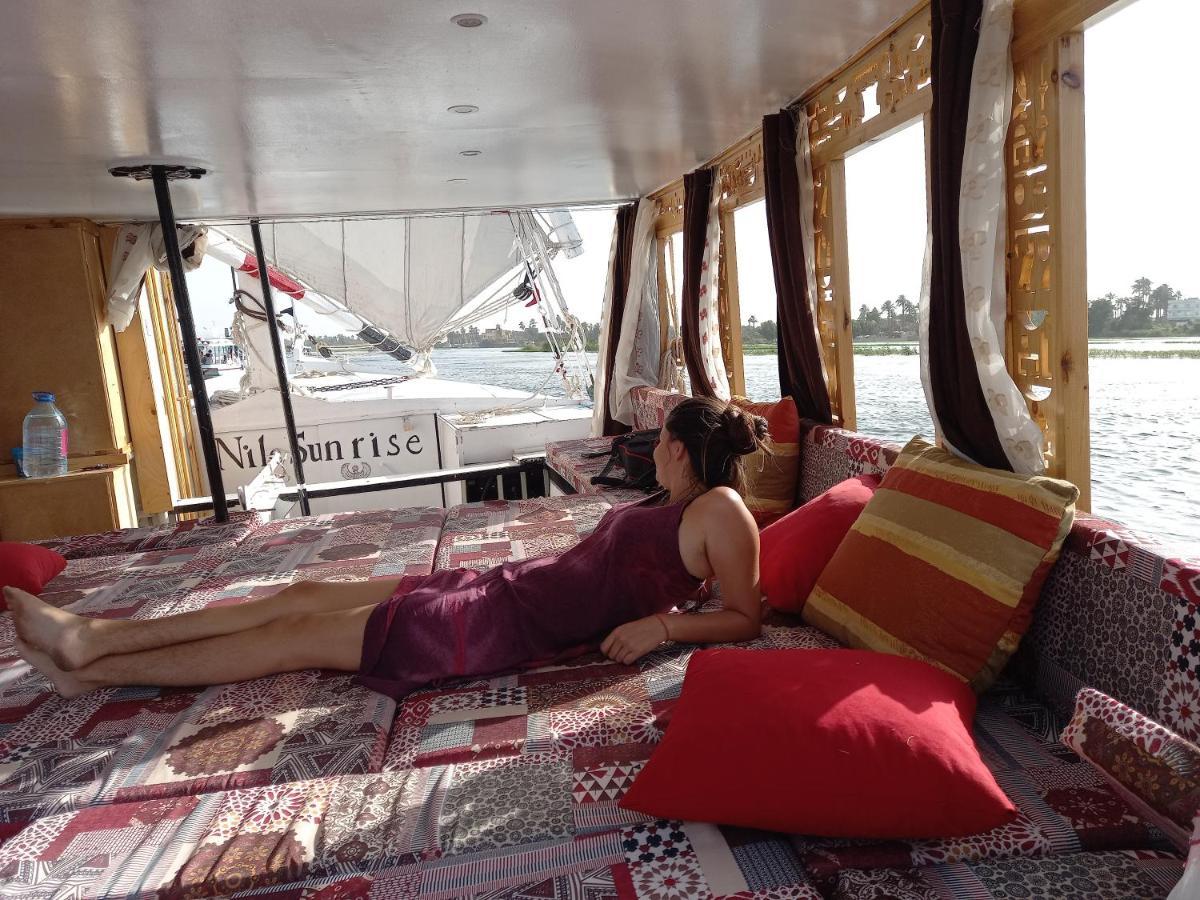 Nile Sunrise Felucca Boat Private Rental Luxor Buitenkant foto