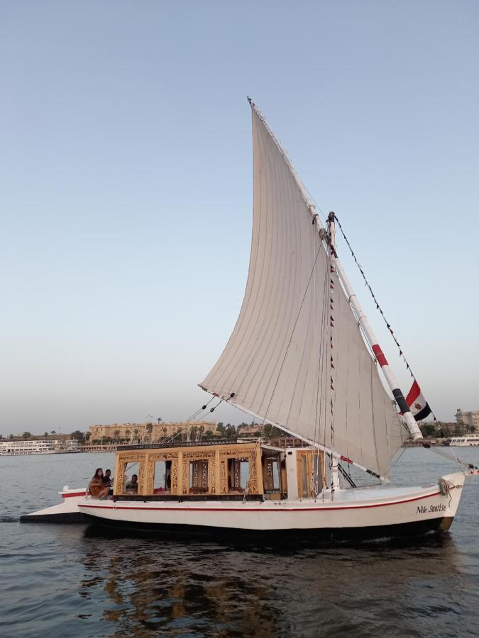 Nile Sunrise Felucca Boat Private Rental Luxor Buitenkant foto