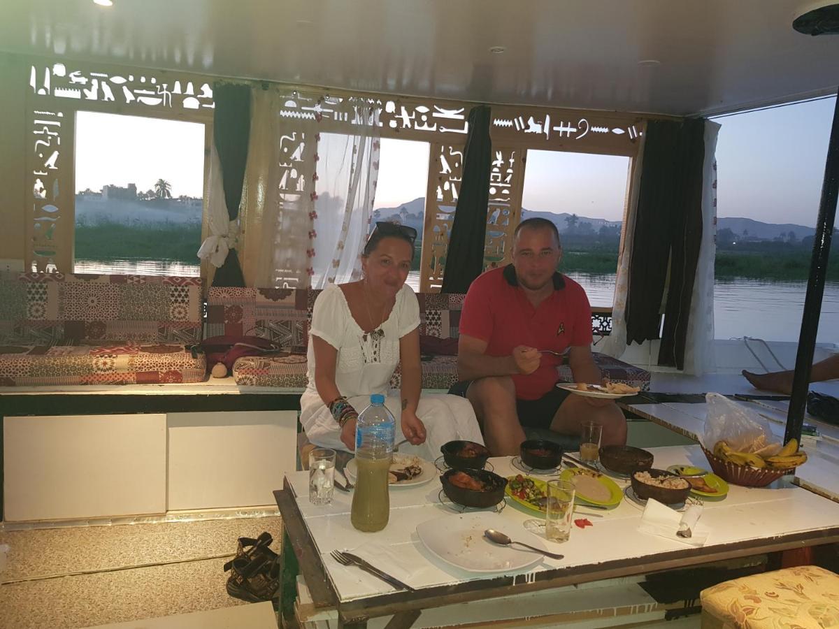 Nile Sunrise Felucca Boat Private Rental Luxor Buitenkant foto