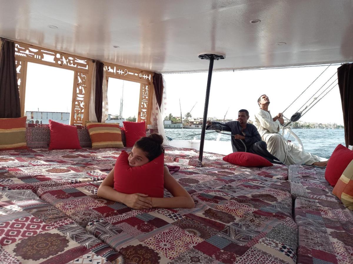 Nile Sunrise Felucca Boat Private Rental Luxor Buitenkant foto