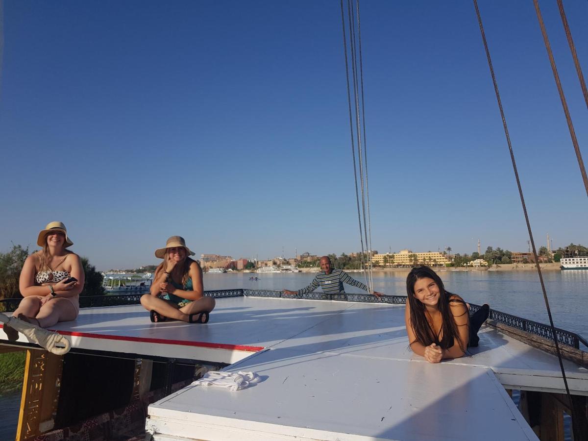 Nile Sunrise Felucca Boat Private Rental Luxor Buitenkant foto