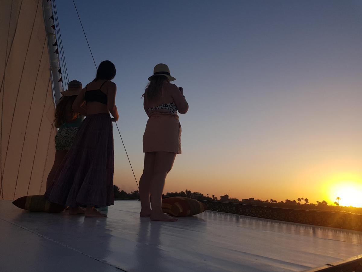 Nile Sunrise Felucca Boat Private Rental Luxor Buitenkant foto