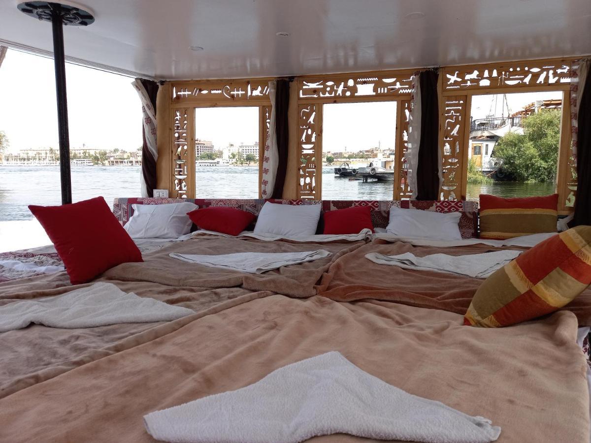 Nile Sunrise Felucca Boat Private Rental Luxor Buitenkant foto
