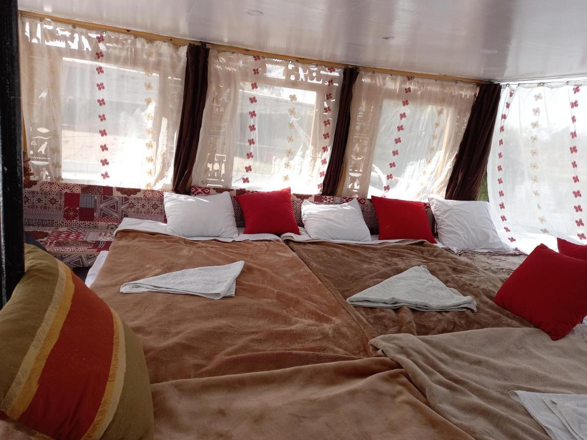 Nile Sunrise Felucca Boat Private Rental Luxor Buitenkant foto