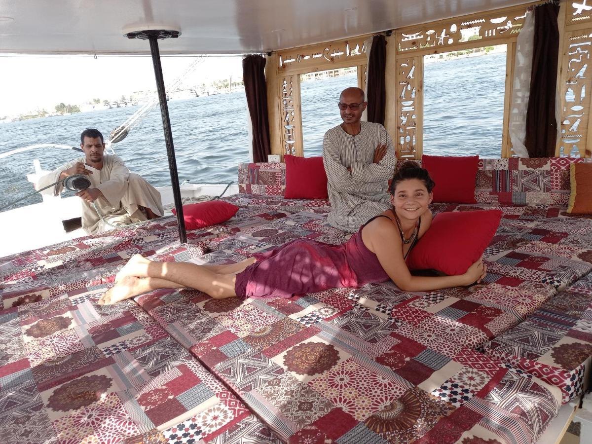 Nile Sunrise Felucca Boat Private Rental Luxor Buitenkant foto
