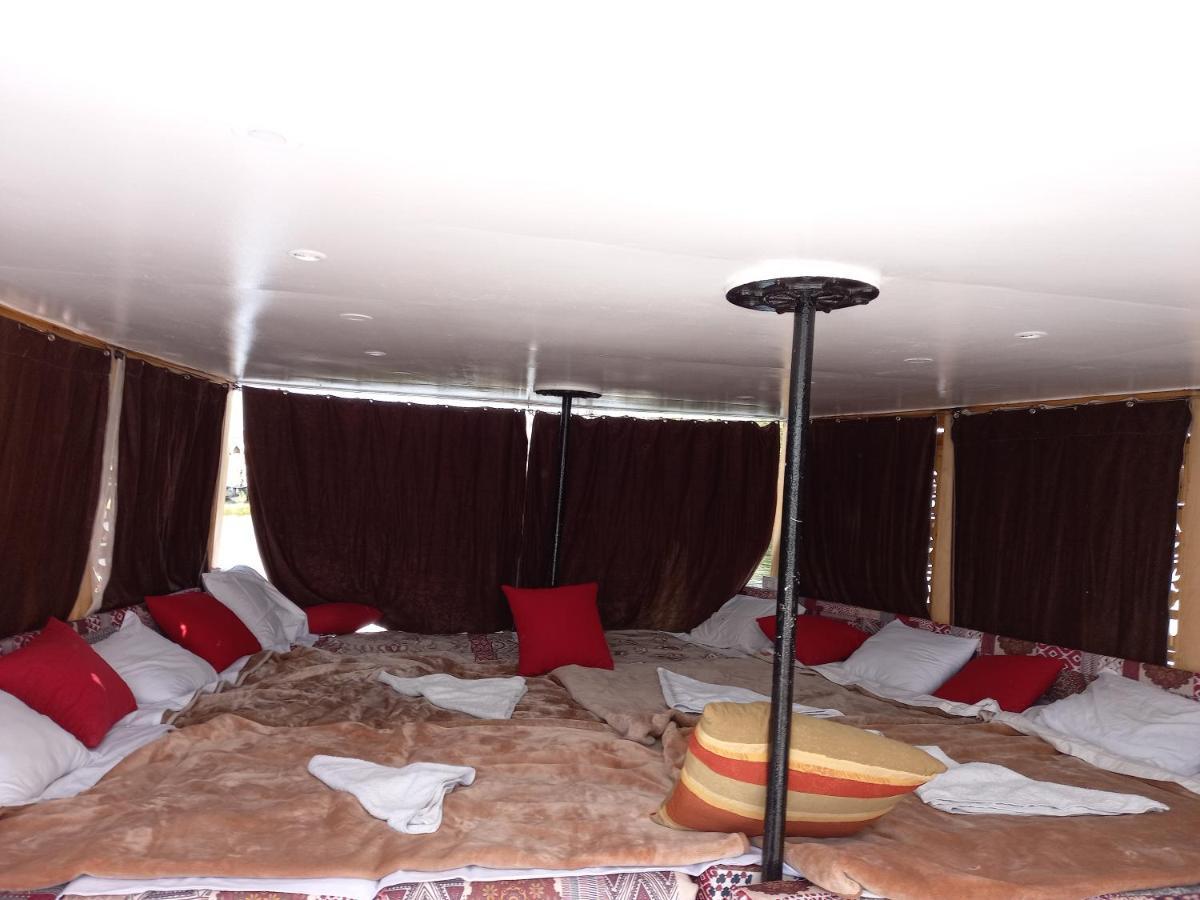 Nile Sunrise Felucca Boat Private Rental Luxor Buitenkant foto
