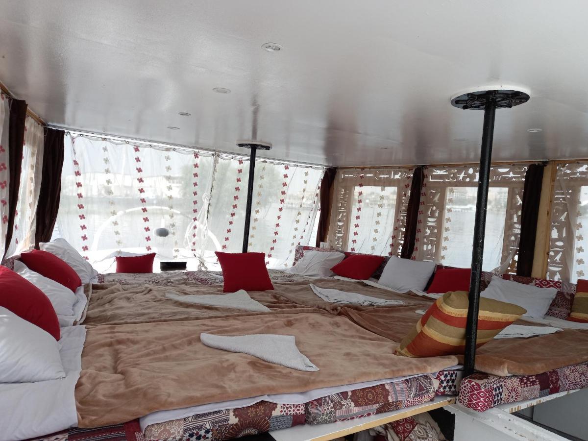 Nile Sunrise Felucca Boat Private Rental Luxor Buitenkant foto