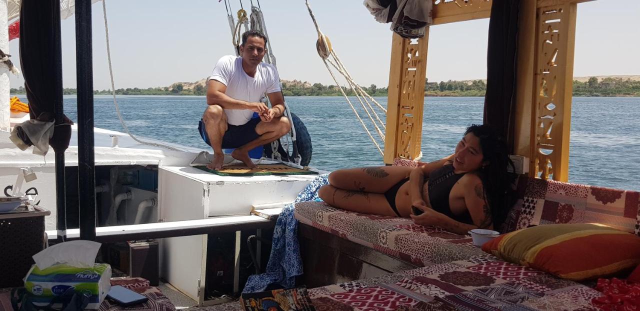 Nile Sunrise Felucca Boat Private Rental Luxor Buitenkant foto