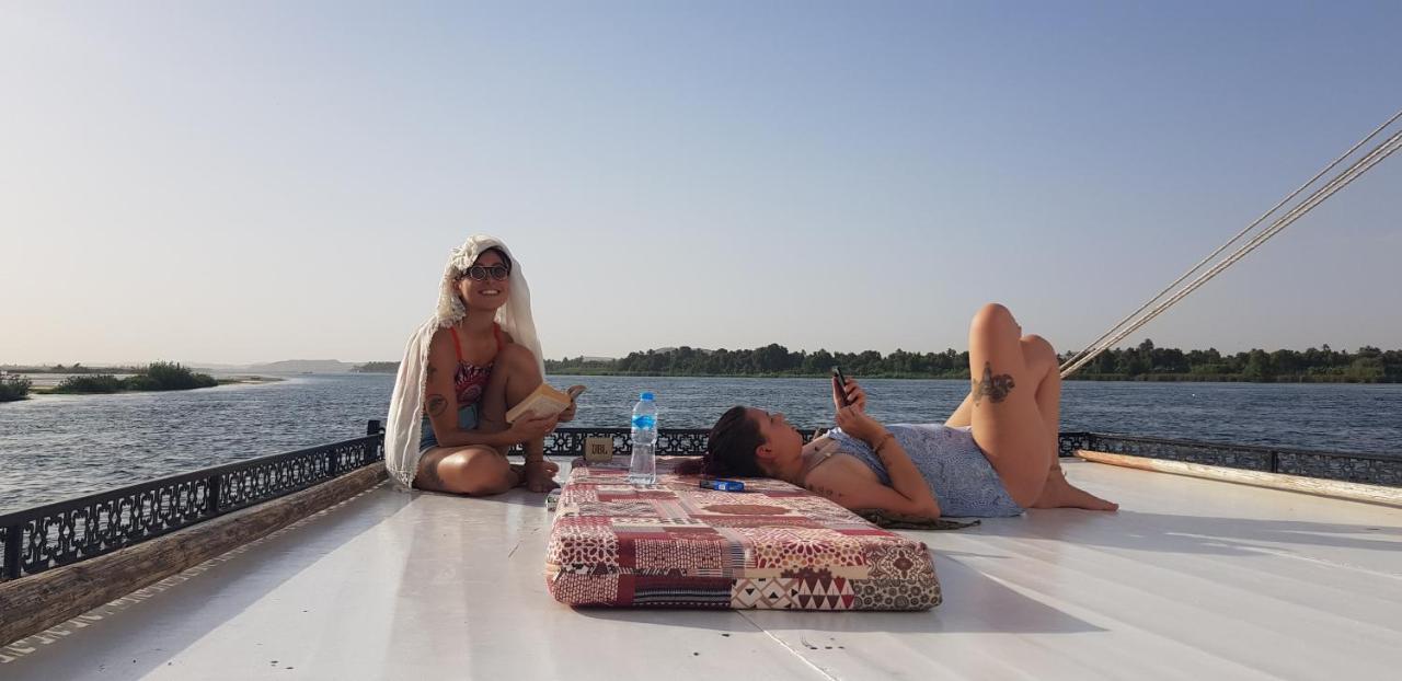 Nile Sunrise Felucca Boat Private Rental Luxor Buitenkant foto