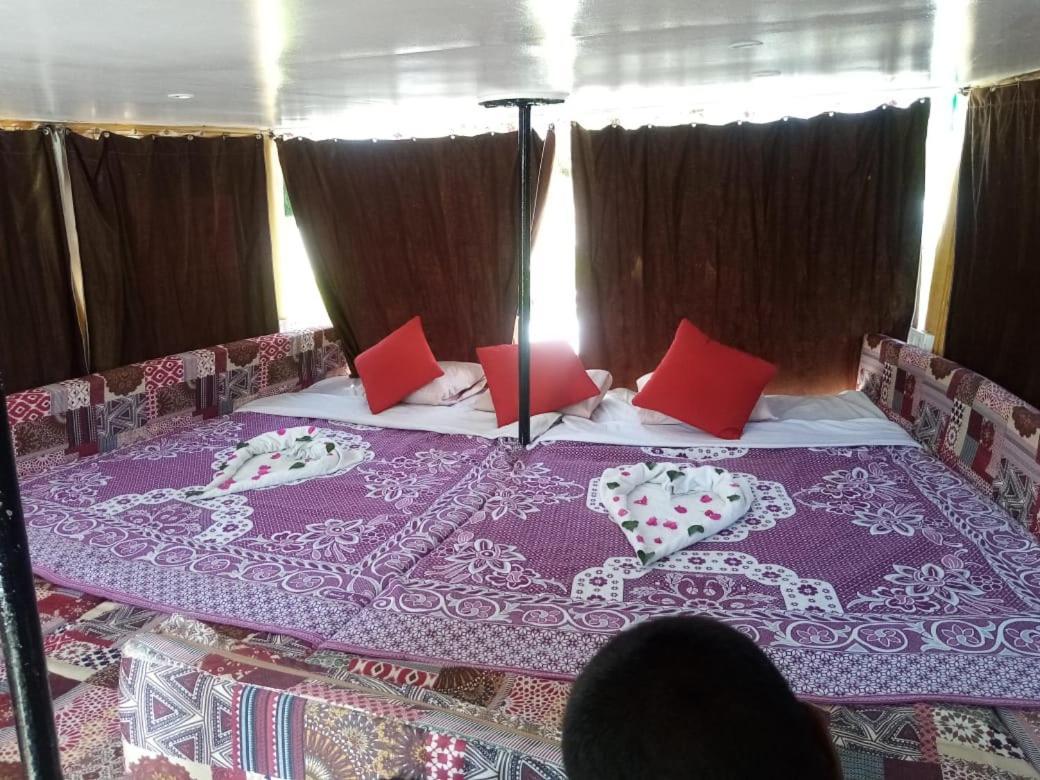 Nile Sunrise Felucca Boat Private Rental Luxor Buitenkant foto