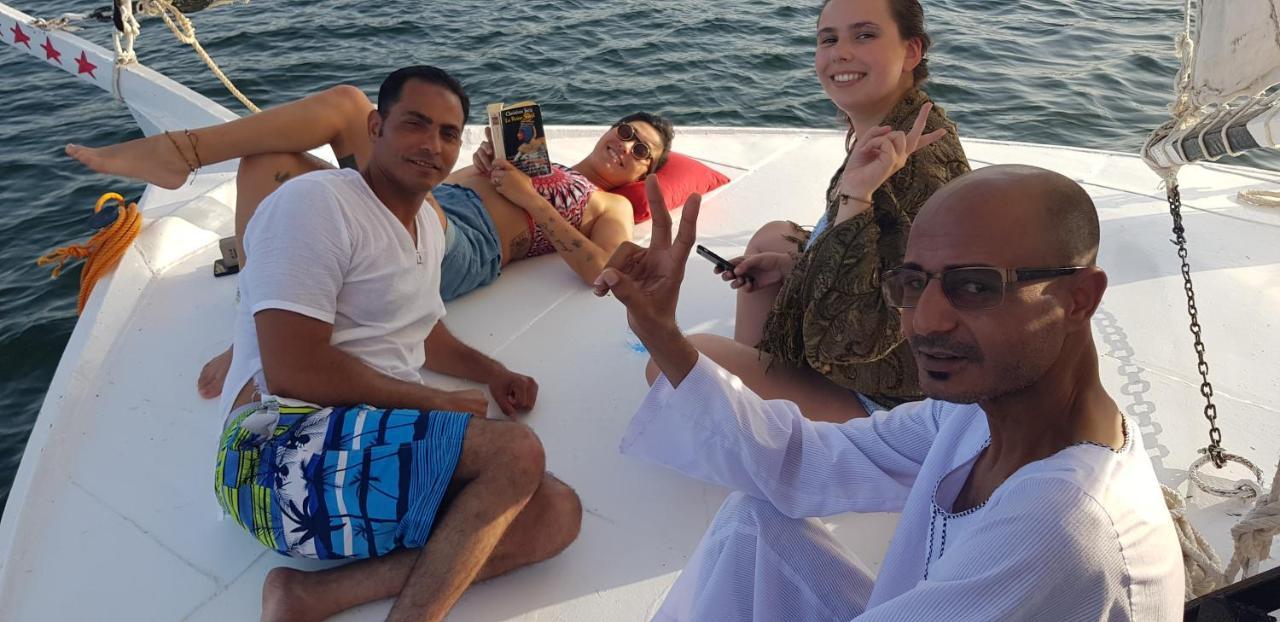 Nile Sunrise Felucca Boat Private Rental Luxor Buitenkant foto