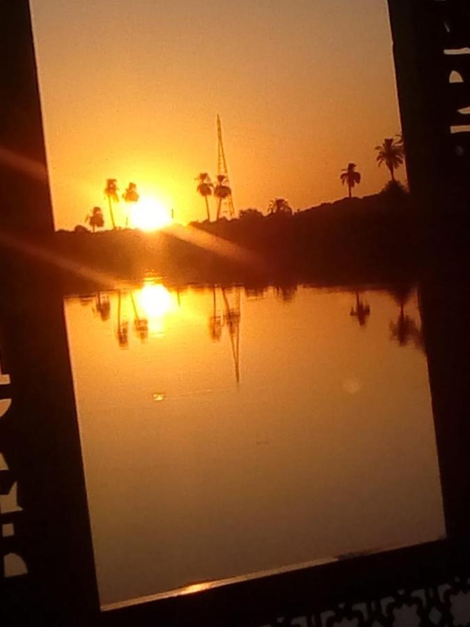 Nile Sunrise Felucca Boat Private Rental Luxor Buitenkant foto
