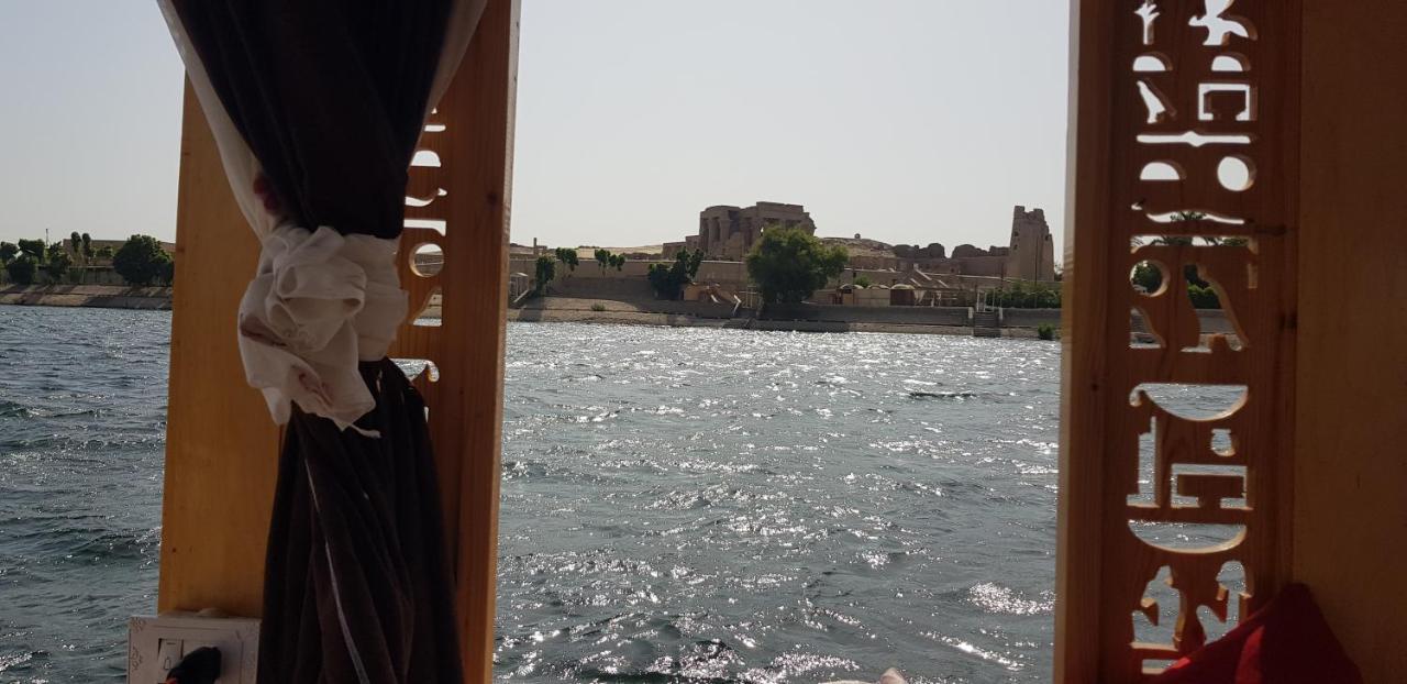Nile Sunrise Felucca Boat Private Rental Luxor Buitenkant foto