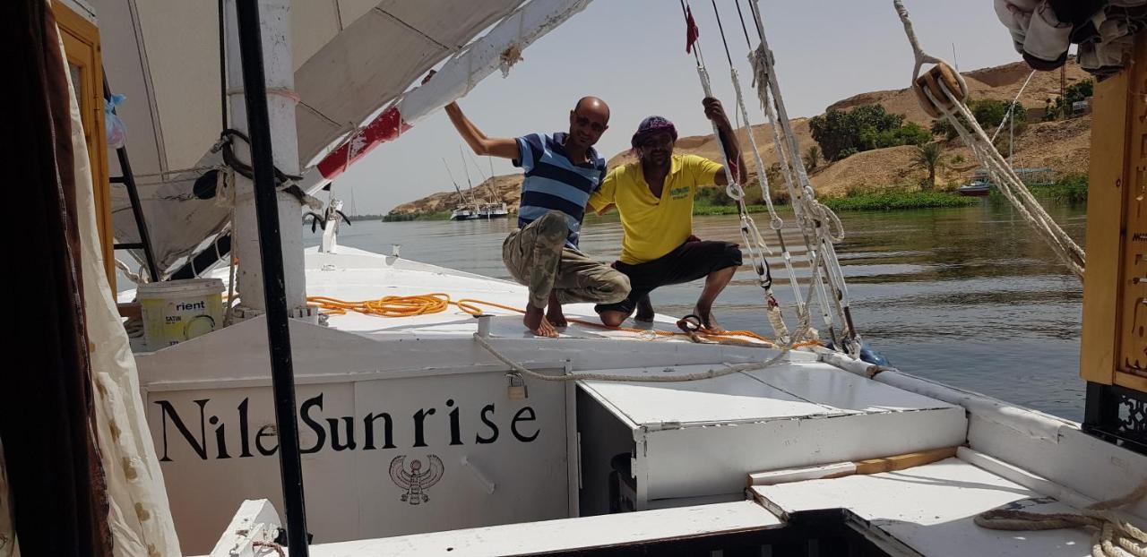 Nile Sunrise Felucca Boat Private Rental Luxor Buitenkant foto