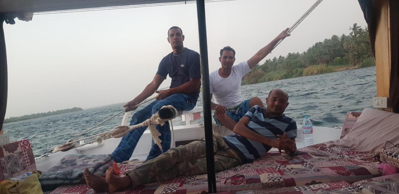 Nile Sunrise Felucca Boat Private Rental Luxor Buitenkant foto
