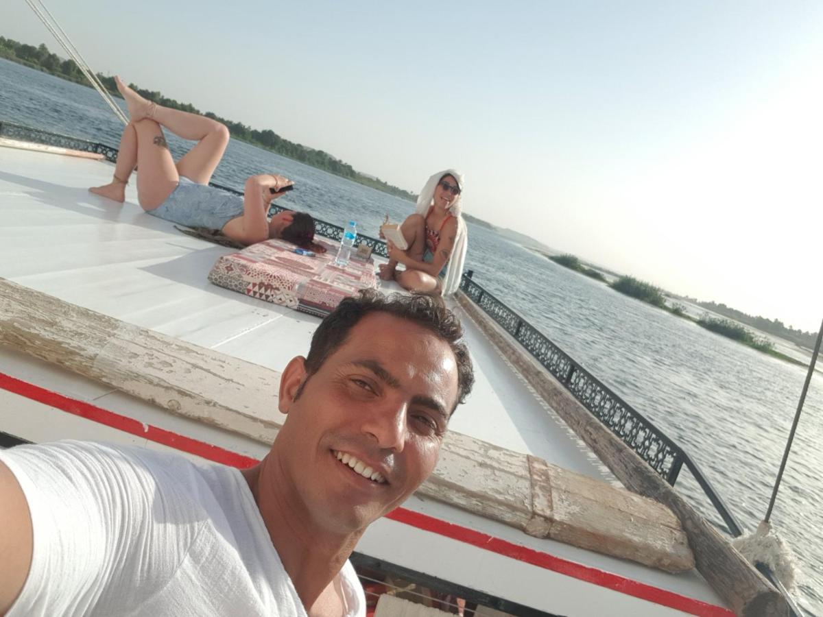 Nile Sunrise Felucca Boat Private Rental Luxor Buitenkant foto