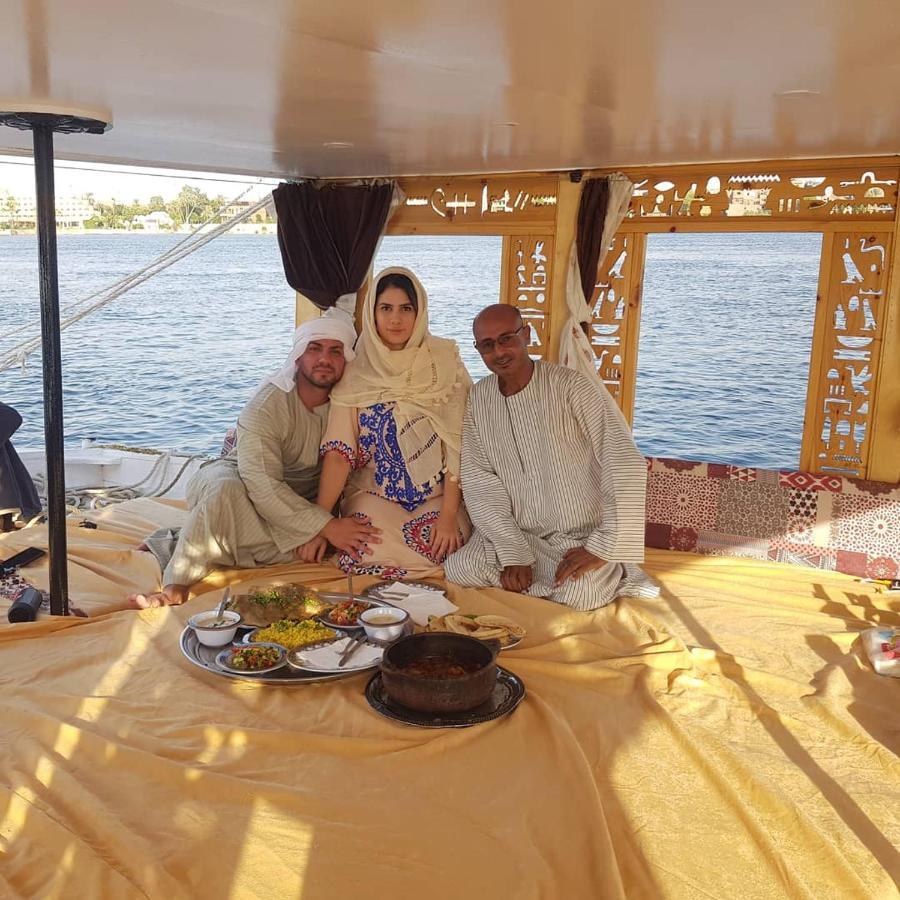 Nile Sunrise Felucca Boat Private Rental Luxor Buitenkant foto