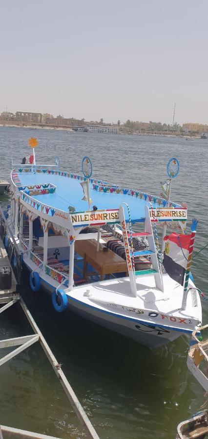 Nile Sunrise Felucca Boat Private Rental Luxor Buitenkant foto