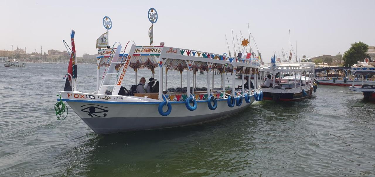Nile Sunrise Felucca Boat Private Rental Luxor Buitenkant foto