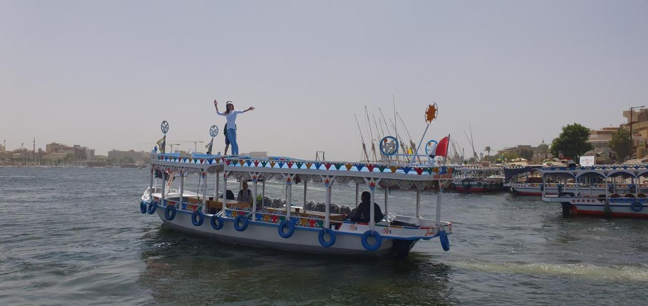 Nile Sunrise Felucca Boat Private Rental Luxor Buitenkant foto